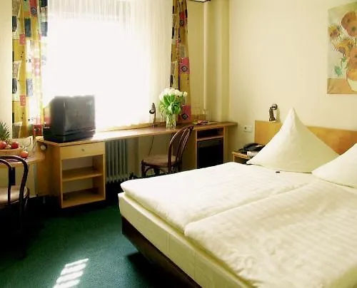 Hotel Stuttgart Nord בית הארחה